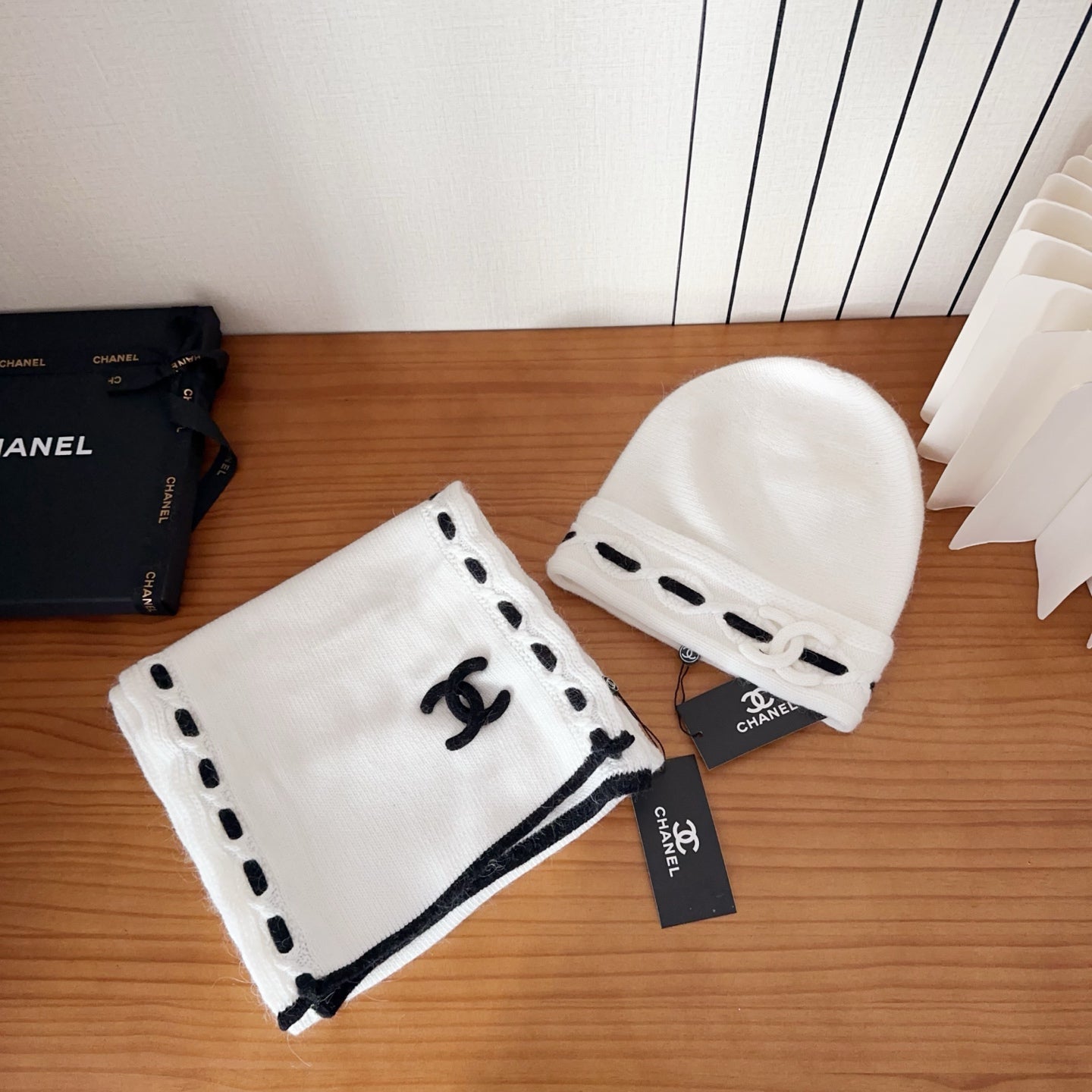 25A scarf and beanie set
