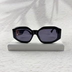 Classic Geometric Frame Sunglasses - Elegant Gold Accents UV Protection