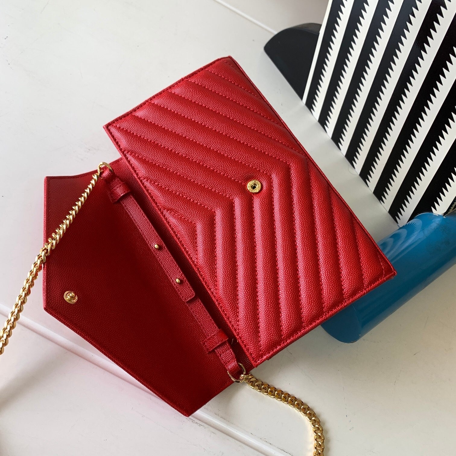 Shoulder Bag in Red